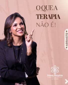 Arienny Mergulhão de blazer preto, sorrindo e apontando para o título O que a terapia não é